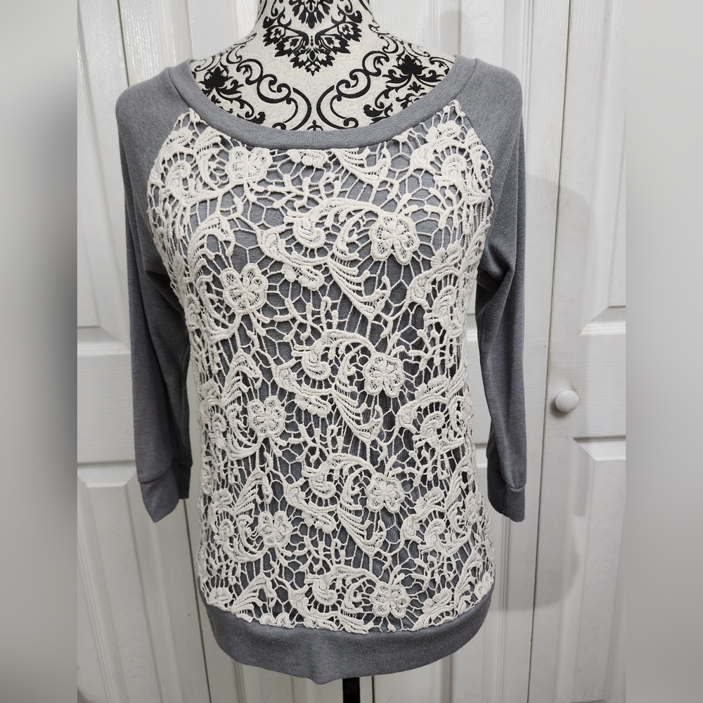 JC Penny Gray 3/4 Sleeve White Crochet Overlay Top